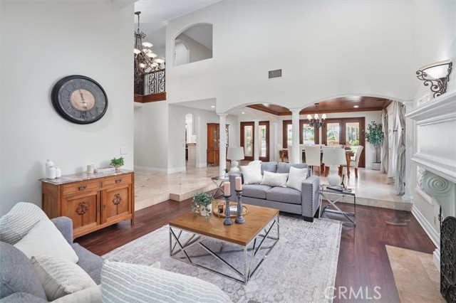 Detail Gallery Image 13 of 75 For 25132 Barnhill Rd, Saugus,  CA 91350 - 6 Beds | 6 Baths