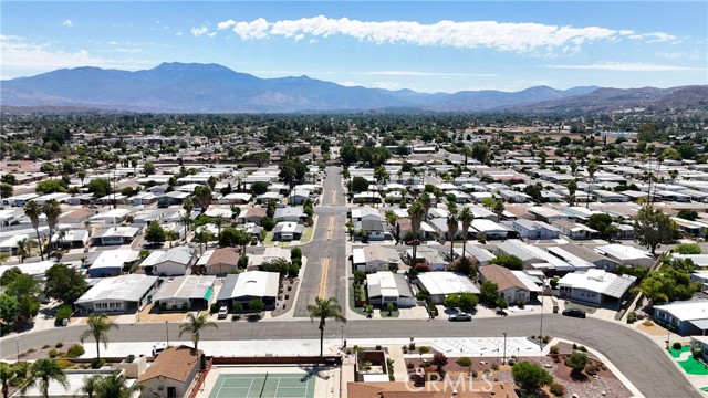 900 Santa Clara Circle, Hemet CA: https://media.crmls.org/medias/8c305a3f-2c94-4bab-8c0e-09a6e01db999.jpg