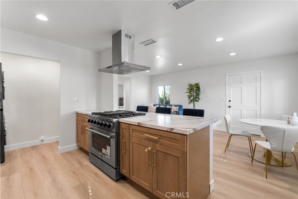 MLS #OC25258483 image #8