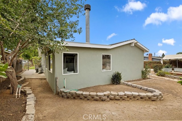 887 Kingman Drive, Norco CA: https://media.crmls.org/medias/8c310c08-fd49-487b-a94b-e35694a9c2fd.jpg