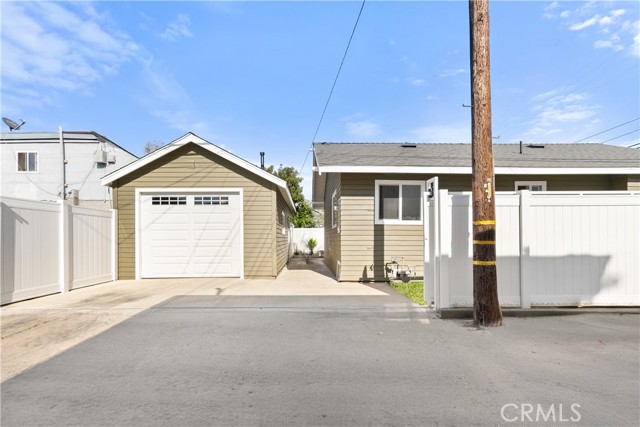 1027 E 10th St, Long Beach CA: https://media.crmls.org/medias/8c314850-5703-412a-8238-b155dc67a46a.jpg