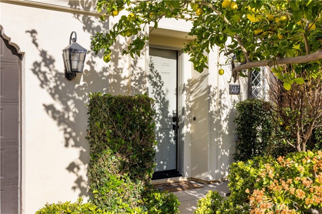 Detail Gallery Image 4 of 50 For 135 Hollow Tree, Irvine,  CA 92618 - 4 Beds | 3 Baths