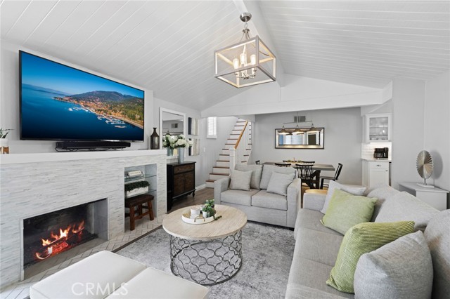 Detail Gallery Image 3 of 46 For 412 Colton St, Newport Beach,  CA 92663 - 4 Beds | 3 Baths