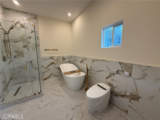 Detail Gallery Image 8 of 9 For 8149 Saint Clair Ave, North Hollywood,  CA 91605 - 6 Beds | 5 Baths