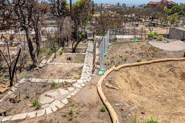 15475 Albright Street, Pacific Palisades CA: https://media.crmls.org/medias/8c3275df-7941-4d52-bbc3-f559681df9cb.jpg