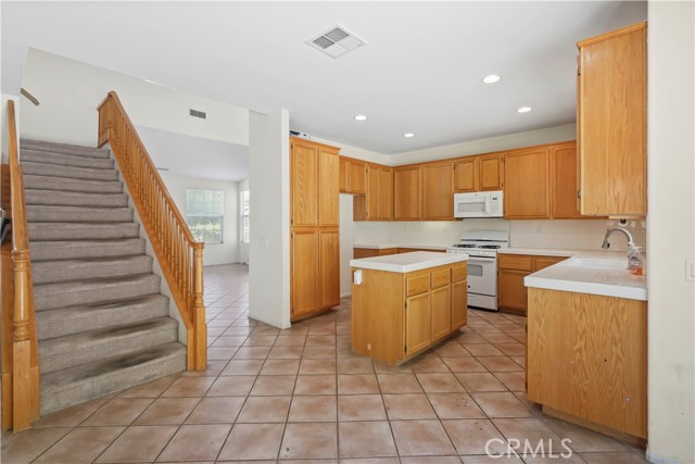 28445 Silverking Trail, Saugus CA: https://media.crmls.org/medias/8c329795-8f5f-449f-8911-1565bdb639d3.jpg
