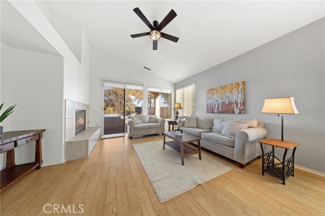 Detail Gallery Image 4 of 59 For 40146 Colony Drive, Murrieta,  CA 92562 - 3 Beds | 2/1 Baths