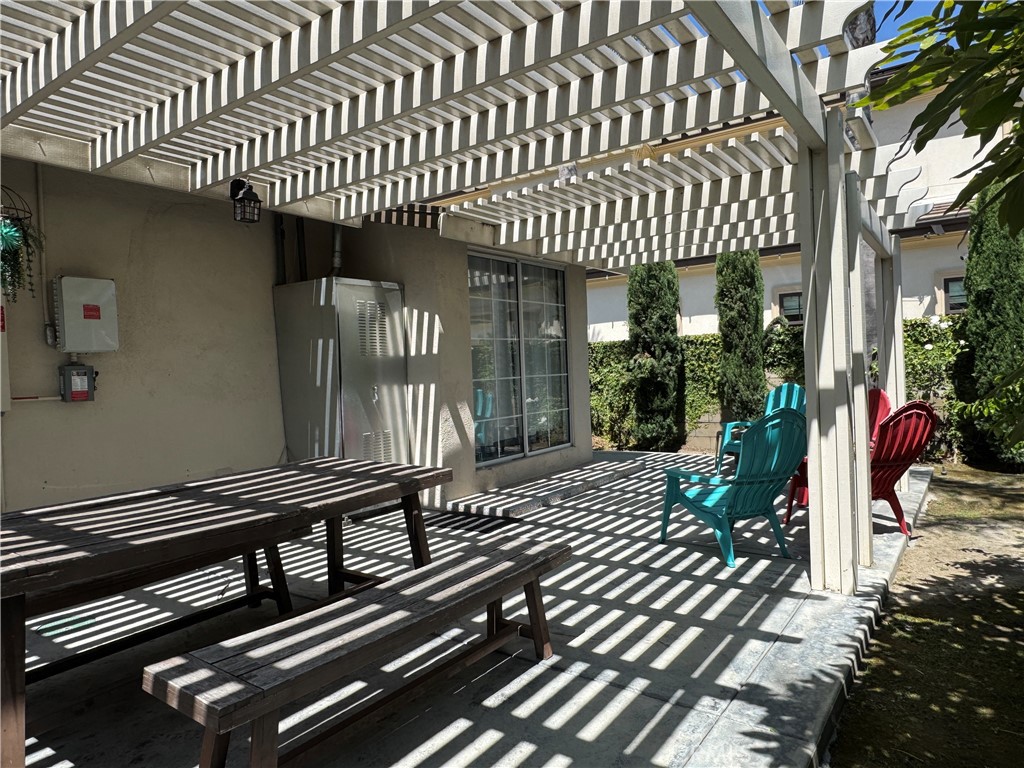 https://media.crmls.org/medias/8c33a89c-4788-477f-81f8-9b821fdd8d6a.jpg?preset=X-Large