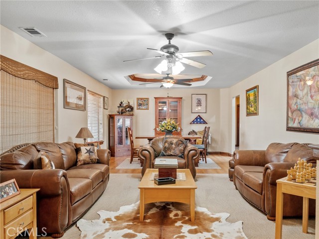 Detail Gallery Image 12 of 57 For 13991 Jicarilla Rd, Apple Valley,  CA 92307 - 4 Beds | 3 Baths