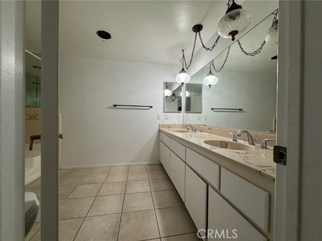 30041 Windward Drive, Canyon Lake CA: https://media.crmls.org/medias/8c3513e4-cb03-444f-ada3-792abafb0846.jpg