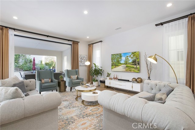 85 Spacial, Irvine CA: https://media.crmls.org/medias/8c363a9d-2eff-4933-ac52-b2b637715522.jpg