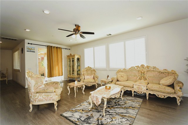 Detail Gallery Image 9 of 34 For 15581 Curry, Fontana,  CA 92336 - 4 Beds | 3/1 Baths