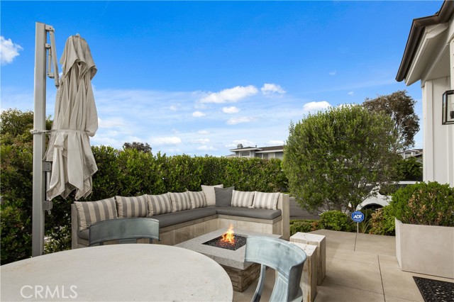 720 Poinsettia Ave, Corona del Mar CA: https://media.crmls.org/medias/8c37aba7-0de9-4c1e-9c43-29e7c0e159f3.jpg