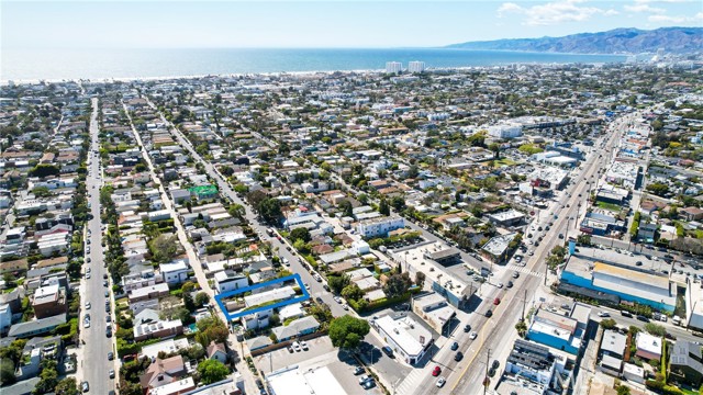 828 Indiana Avenue, Venice CA: https://media.crmls.org/medias/8c380a25-5595-491b-984b-8690cc084fa1.jpg