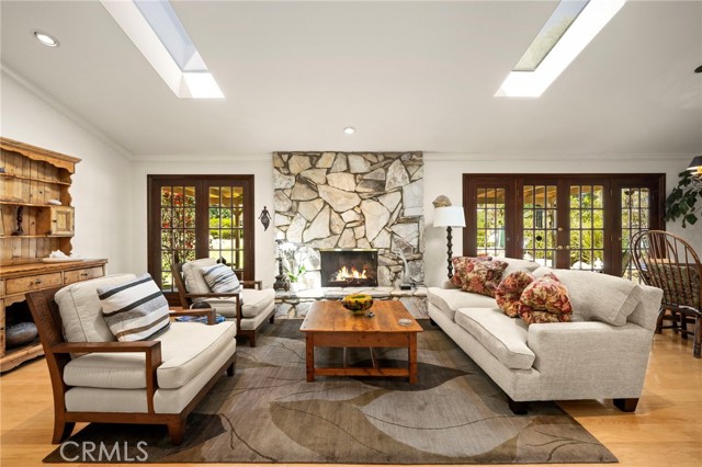 Detail Gallery Image 5 of 24 For 5835 Fairhaven, Woodland Hills,  CA 91367 - 4 Beds | 2 Baths