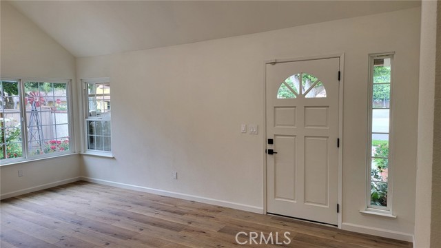 1991 Suntree Lane, B photo 4