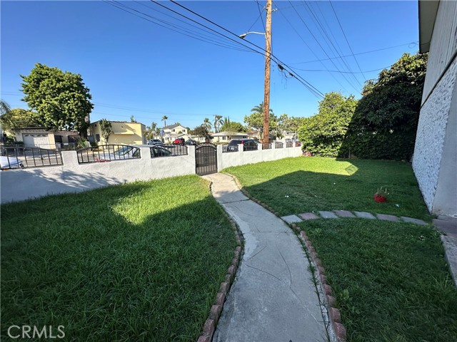 8150 Gardendale Street, Paramount CA: https://media.crmls.org/medias/8c38bb3d-0ef1-4de7-b14c-ebfb593ff564.jpg