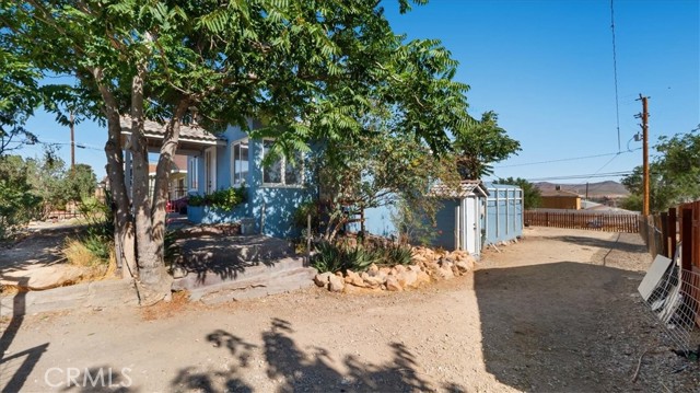 533 E Fredricks Street, Barstow CA: https://media.crmls.org/medias/8c38c7e3-f38c-489e-83a3-854f3287bcfd.jpg