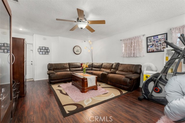 Detail Gallery Image 5 of 24 For 2330 W Lincoln St, Long Beach,  CA 90810 - 3 Beds | 2 Baths