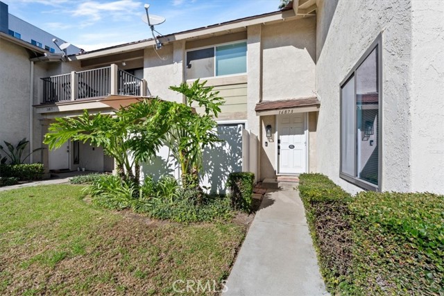 16873 Donwest, Tustin CA: https://media.crmls.org/medias/8c3af9f0-e06c-496a-8900-d494265627fd.jpg