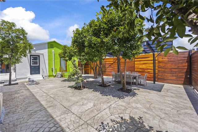 5606 White Oaks Avenue, Encino CA: https://media.crmls.org/medias/8c3b1d8f-34c4-46fb-bc86-91c324d503e7.jpg