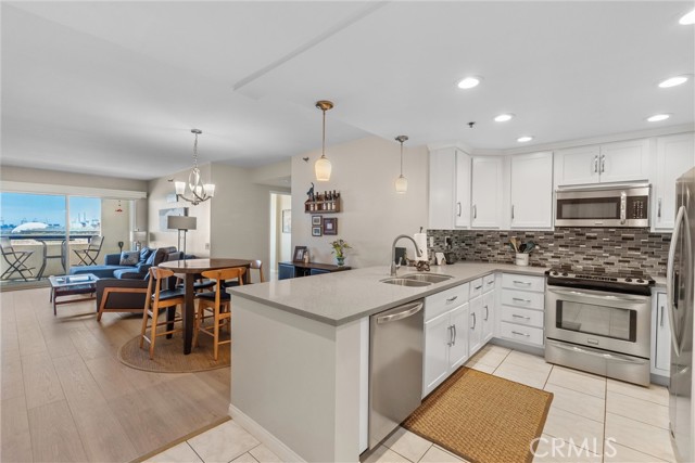 Detail Gallery Image 1 of 32 For 525 E Seaside Way #905,  Long Beach,  CA 90802 - 2 Beds | 1/1 Baths