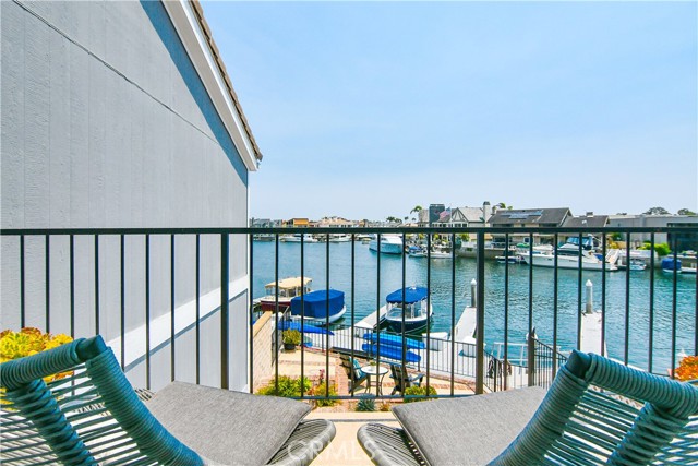 16178 Bimini Lane, Huntington Beach CA: https://media.crmls.org/medias/8c3ca0c0-459c-4200-91cb-fb31cd957c3d.jpg