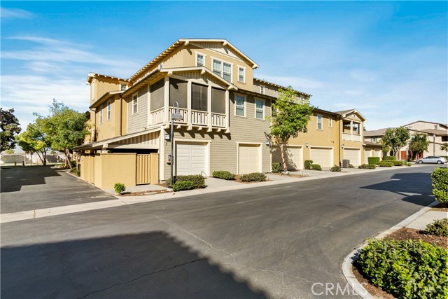 Detail Gallery Image 2 of 21 For 3259 S Edenglen Ave #7,  Ontario,  CA 91761 - 2 Beds | 2 Baths