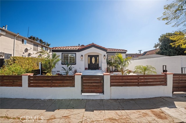 Detail Gallery Image 4 of 30 For 916 N Oxford Ave, Los Angeles,  CA 90029 - 4 Beds | 2/1 Baths