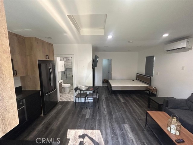 Detail Gallery Image 3 of 6 For 19138 Oxnard St, Tarzana,  CA 91356 - 0 Beds | 1 Baths