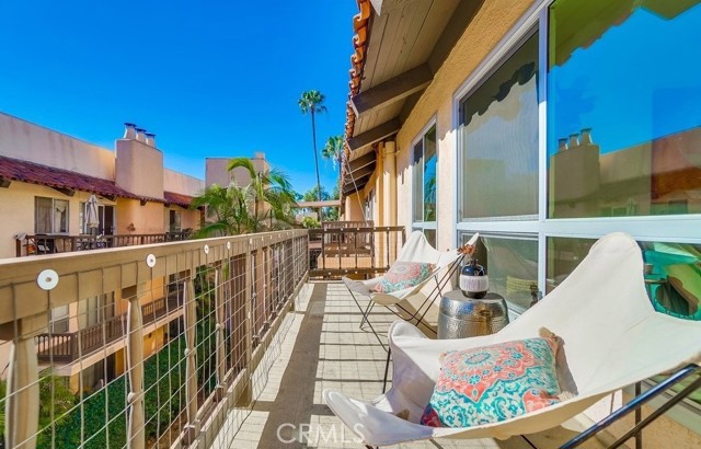 1127 E Del Mar Boulevard, Pasadena CA: https://media.crmls.org/medias/8c3e1e47-b553-4263-a051-dd2425da56eb.jpg