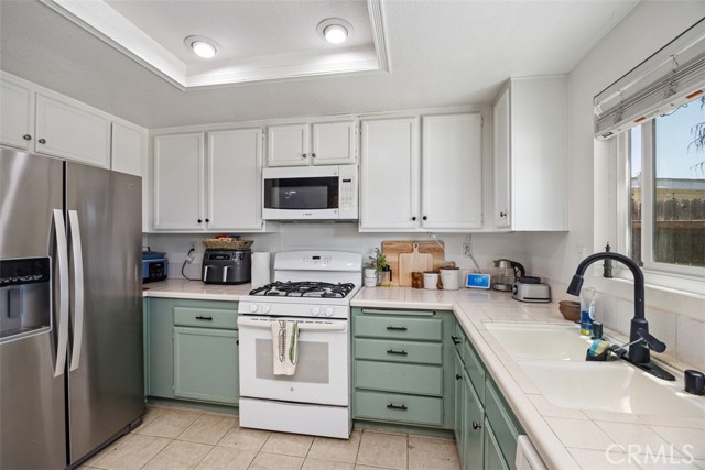 39769 Sunrose Dr, Murrieta CA: https://media.crmls.org/medias/8c3e3bc5-6f97-4d0a-a2a4-633c17e2ef17.jpg