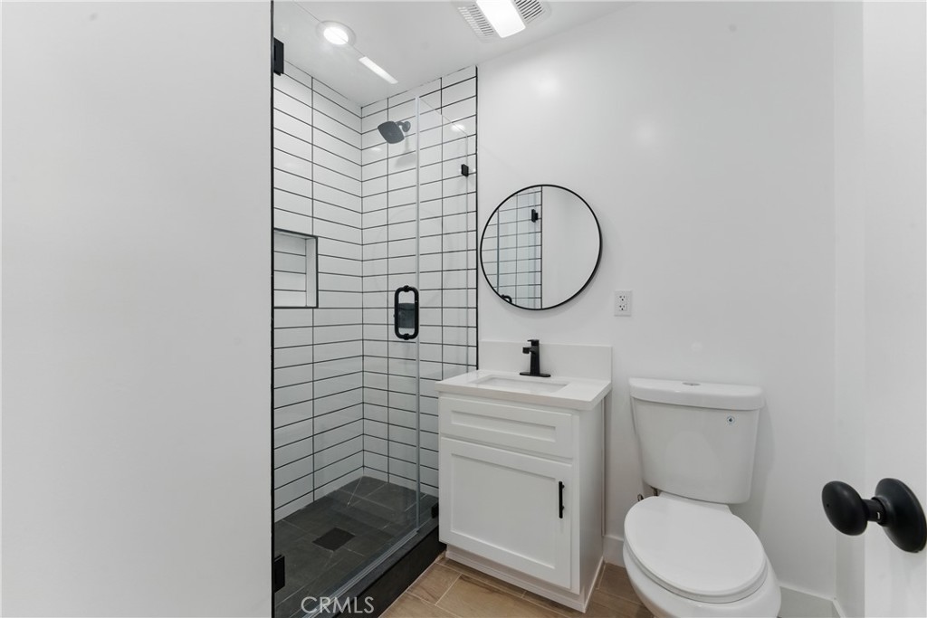 https://media.crmls.org/medias/8c3f00f9-f698-49aa-9811-749fe7d9672a.jpg?preset=X-Large