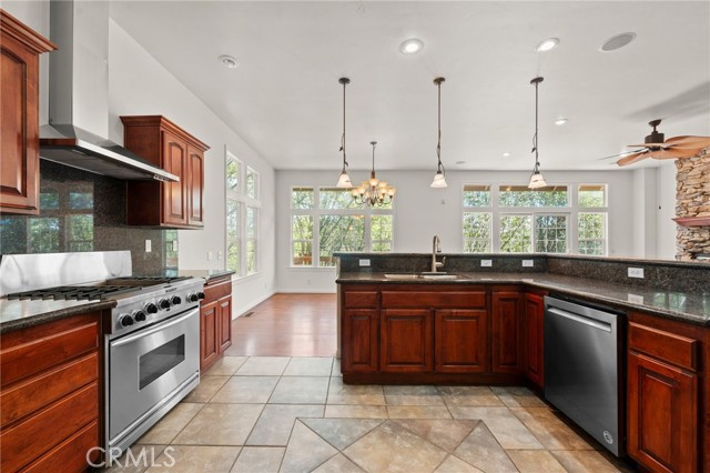 765 Del Norte Lane, Lake Arrowhead CA: https://media.crmls.org/medias/8c3f4de8-66d9-4487-89e2-0558c39c0b86.jpg