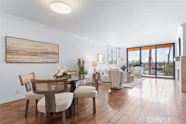 201 Bay Shore Avenue, Long Beach CA: https://media.crmls.org/medias/8c3faaca-673f-4f35-a272-06536d372fc5.jpg