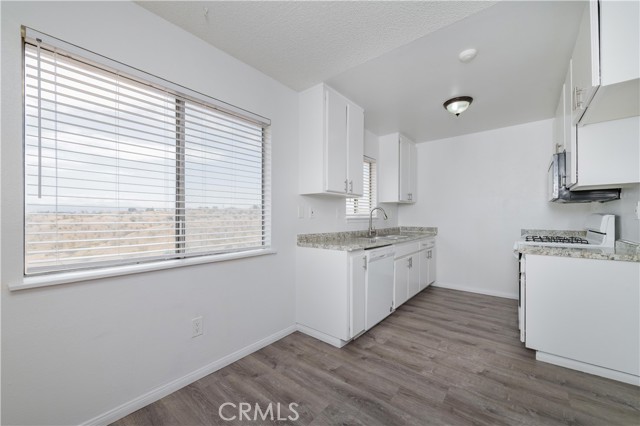 16518 Avalon Avenue, Victorville CA: https://media.crmls.org/medias/8c3fd840-1d73-41ca-b6e1-f05cfff48d65.jpg