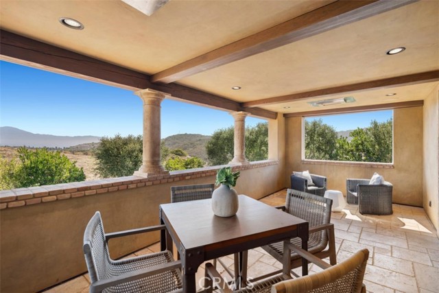 97 Canyon Creek, Irvine CA: https://media.crmls.org/medias/8c403cc2-829d-4c19-8125-151b20e5b33a.jpg