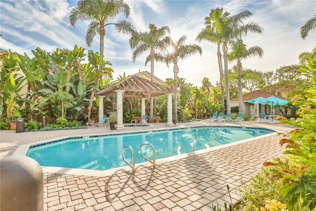 4752 Tiara Drive, Huntington Beach CA: https://media.crmls.org/medias/8c405129-b1a3-4de6-b336-33630a46f643.jpg