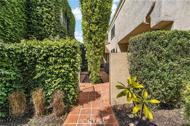 Detail Gallery Image 3 of 32 For 23039 Park Privado, Calabasas,  CA 91302 - 3 Beds | 3 Baths