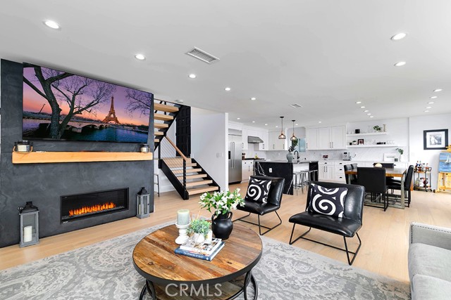 2111 Vista Entrada, Newport Beach CA: https://media.crmls.org/medias/8c40a9dd-937c-4ce0-8822-06b881b73301.jpg
