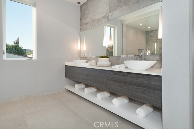 627 N Vista Street, Los Angeles CA: https://media.crmls.org/medias/8c41fa3d-d449-4d8b-8512-710f20fb3a35.jpg