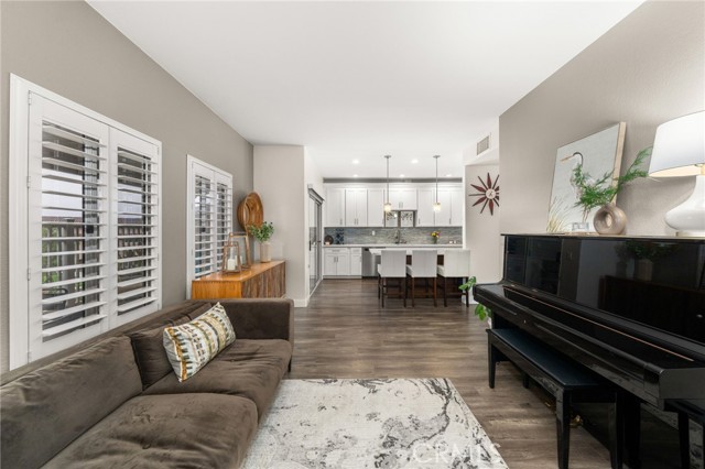 Detail Gallery Image 15 of 38 For 2130 Almeria St #101,  Corona,  CA 92879 - 3 Beds | 2/1 Baths