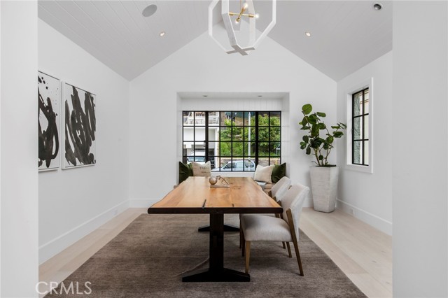 2209 Bayside Drive, Corona del Mar CA: https://media.crmls.org/medias/8c43d536-d4b2-44b6-993c-82e119e0e36a.jpg