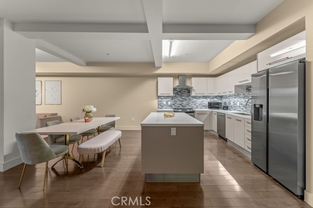433 Pine Avenue, Long Beach CA: https://media.crmls.org/medias/8c43fc75-718d-4fa4-99a5-48e3a929bedb.jpg