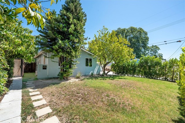 8846 Laramie Avenue, Winnetka CA: https://media.crmls.org/medias/8c4472f0-0497-4491-817d-af6f967839ce.jpg
