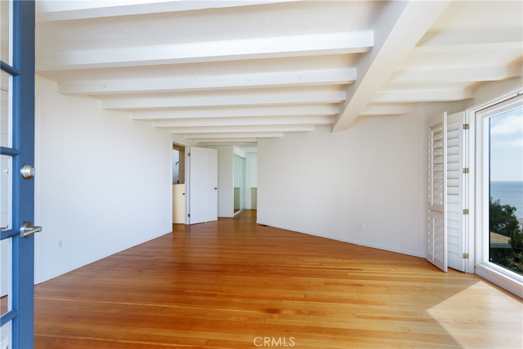 https://media.crmls.org/medias/8c44bc44-1c9a-49e3-b20d-39db09797707.jpg?preset=X-Large