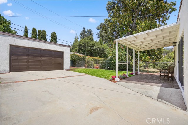 1715 Glorietta Avenue, Glendale CA: https://media.crmls.org/medias/8c44f5ef-3ce6-4e1c-b21d-33377352a9b7.jpg