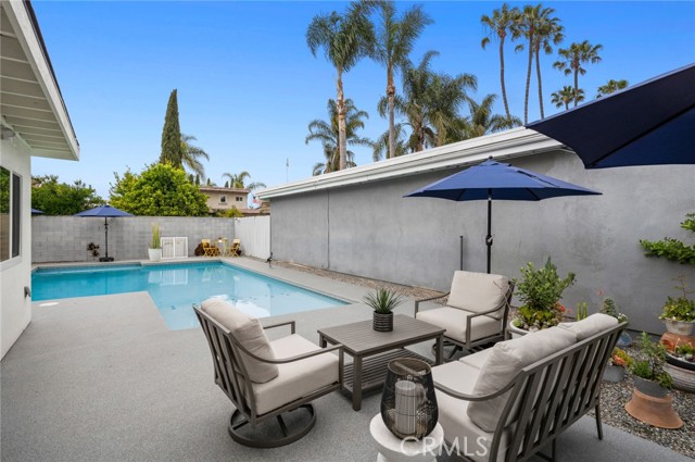 3481 San Marino Circle, Costa Mesa CA: https://media.crmls.org/medias/8c44f7e8-31db-4213-be41-491fee8af3cf.jpg