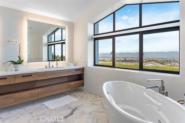 38 Saddleback, Rolling Hills CA: https://media.crmls.org/medias/8c454d8a-ba29-431f-9b3f-f902e736c600.jpg