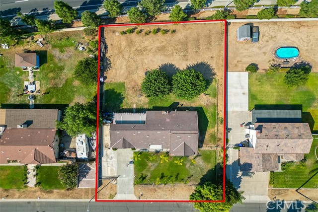 6860 27th Street, Jurupa Valley CA: https://media.crmls.org/medias/8c45585f-4e89-4b7c-9fe6-418ae9f38f4a.jpg